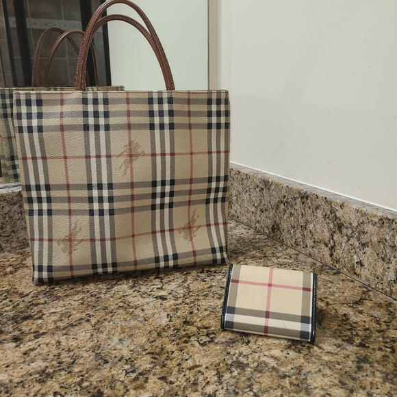 Burberry bag and matching wallet - Picture 2 of 3